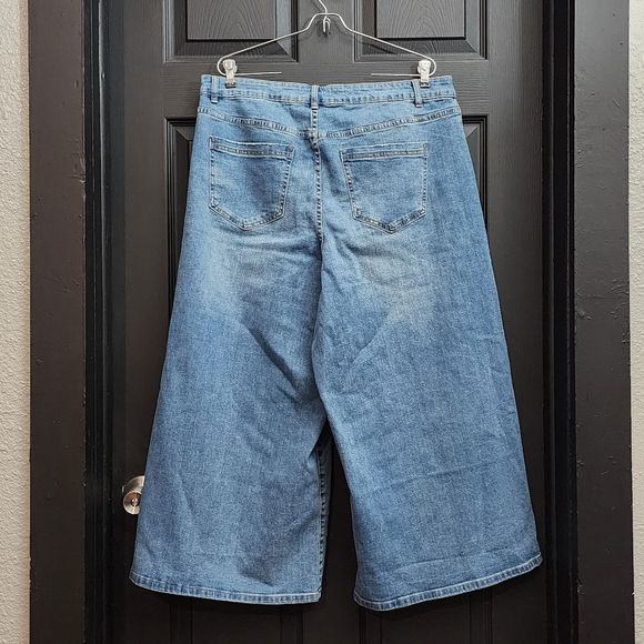 Eloquii Crop Wide Leg Jeans - Picture 10 of 14